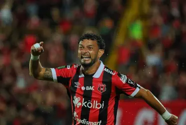 Michael Barrantes se mostró conmovido ante el recibimiento que tuvo en el Ricardo Saprissa Aymá.