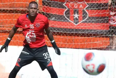 Miguel Ajú tuvo una buena actuación ante su ex club y hasta le tapó un penal al ídolo Joel Campbell