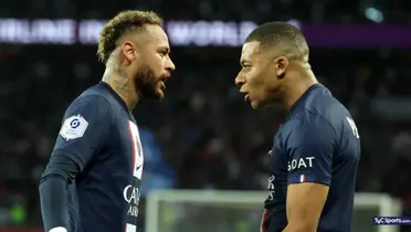 Neymar y Mbappé tras un partido con el PSG. Foto: AP.