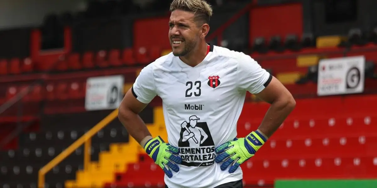 Portero Leonel Moreira en un entrenamiento de Alajuelense. Foto: LDA.