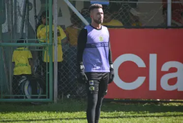 Portero salió al futbol internacional y se ha convertido en un ídolo