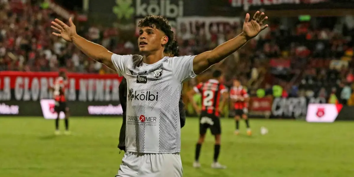 Promesa del Team le dio la victoria a su club y mandó el gol hasta el cielo