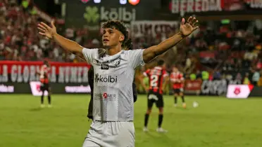 Promesa del Team le dio la victoria a su club y mandó el gol hasta el cielo