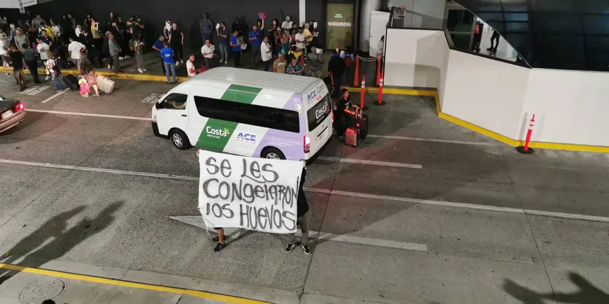Seguidores manudos mostraron descontento en el aeropuerto Juan Santamaría