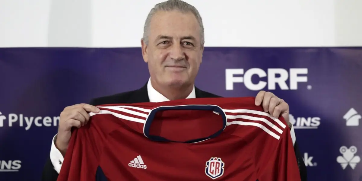 Será el primer once que ponga sobre el terreno de juego Gustavo Alfaro con Costa Rica.