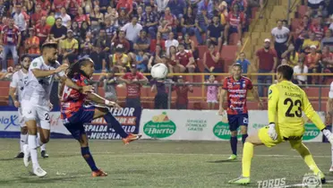 Toros del Norte vencen al Team 2-0 y lo bajan de la nube en la que estaban