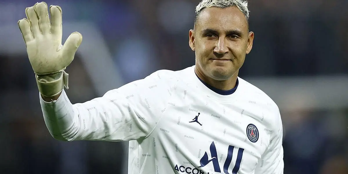 Un tiktoker grabó el costoso auto que maneja el tico en Francia.