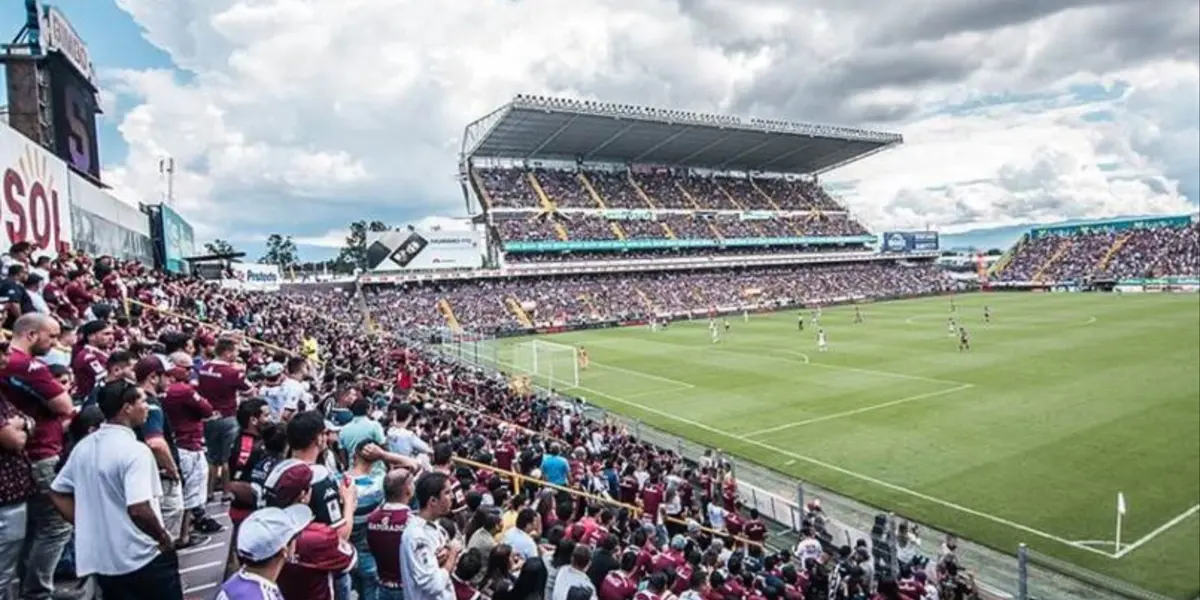 Una fotografía causó enojo en las dos aficiones más grandes del fútbol costarricense