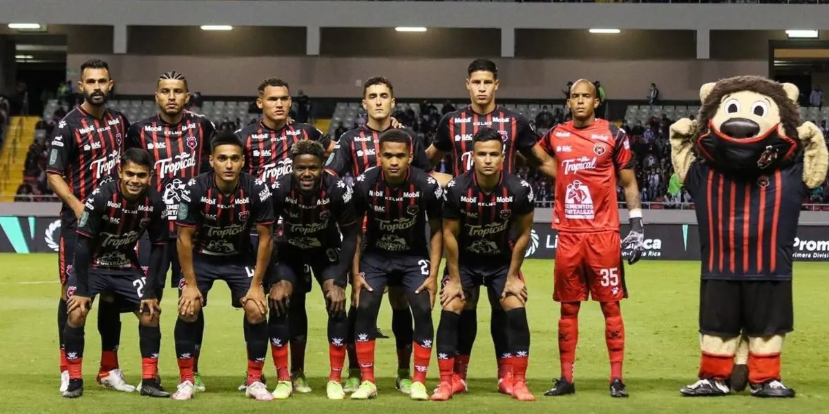 Uno de los extranjeros de Alajuelense acabó con la paciencia de la afición.