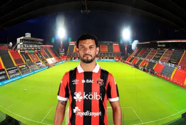 Uno de los flamantes fichajes de Alajuelense se ha ganado a pulso a la afición de los manudos.