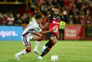 Volante hondureño entrena con el Olimpia, mientras define su futuro